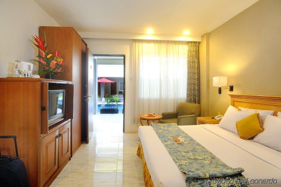 Kuta Station Hotel And Spa Бали Экстерьер фото