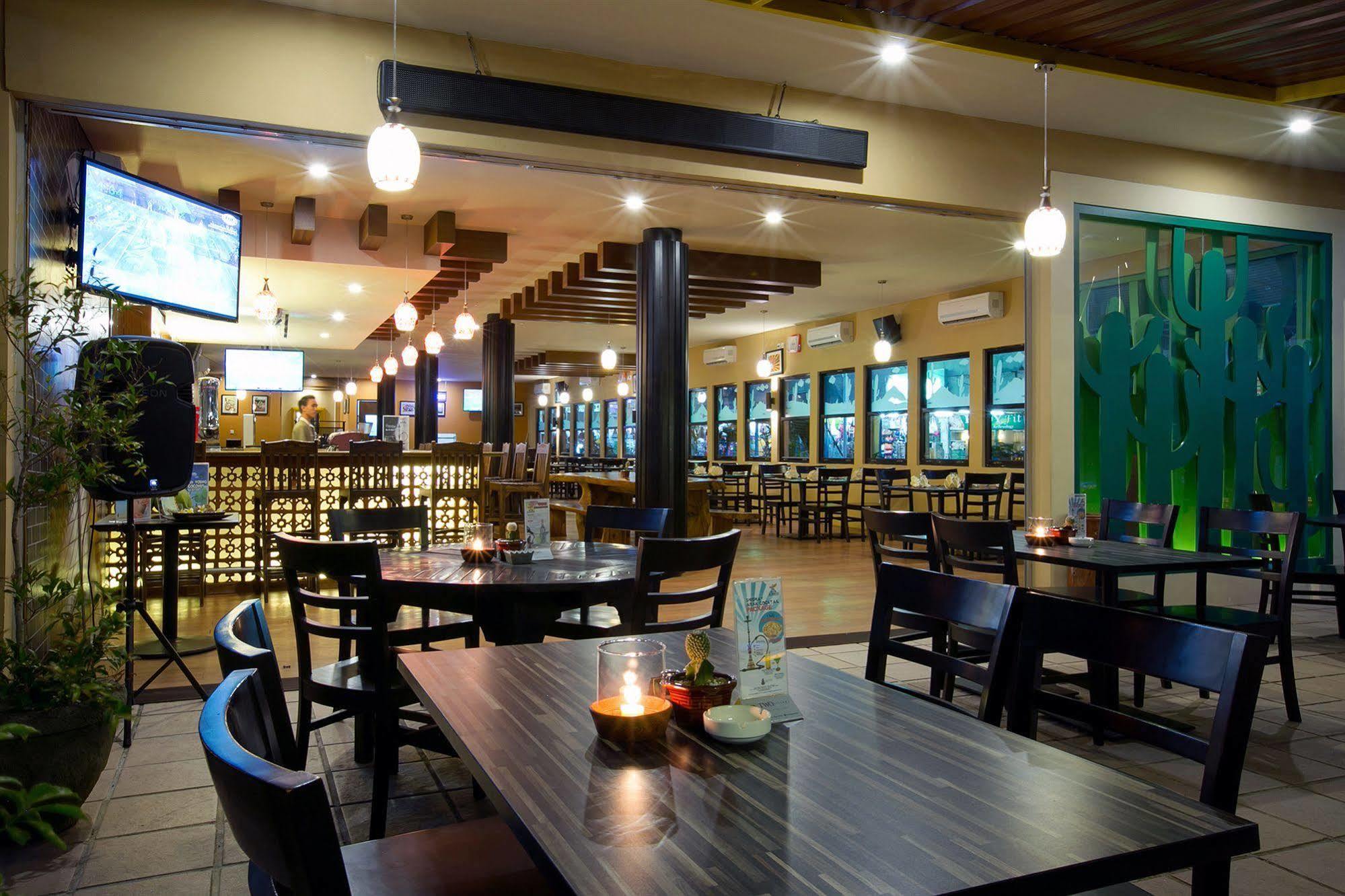 Kuta Station Hotel And Spa Бали Экстерьер фото