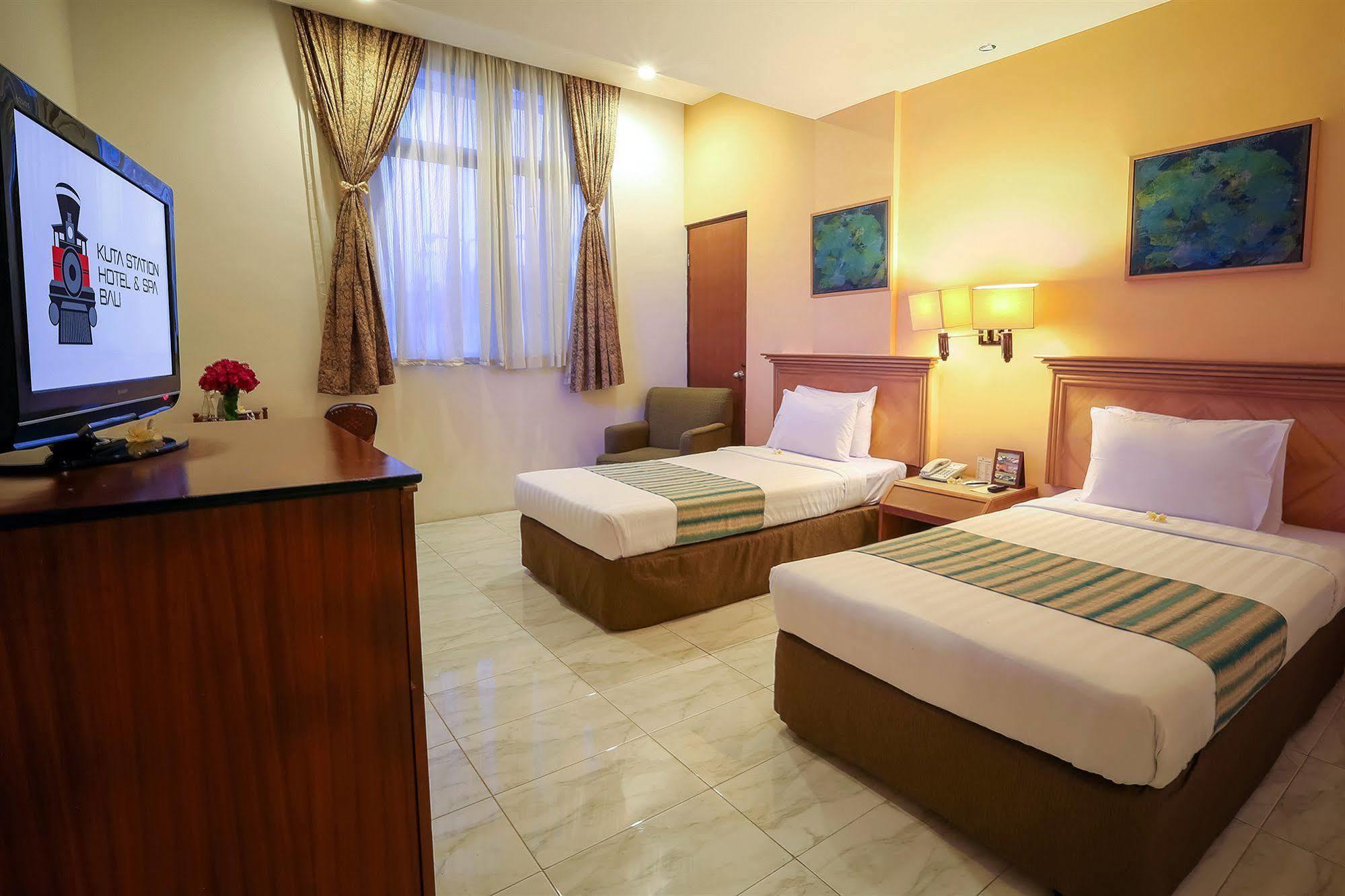 Kuta Station Hotel And Spa Бали Экстерьер фото
