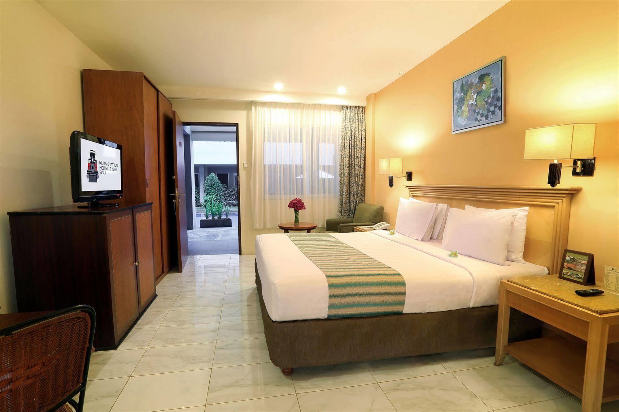 Kuta Station Hotel And Spa Бали Экстерьер фото