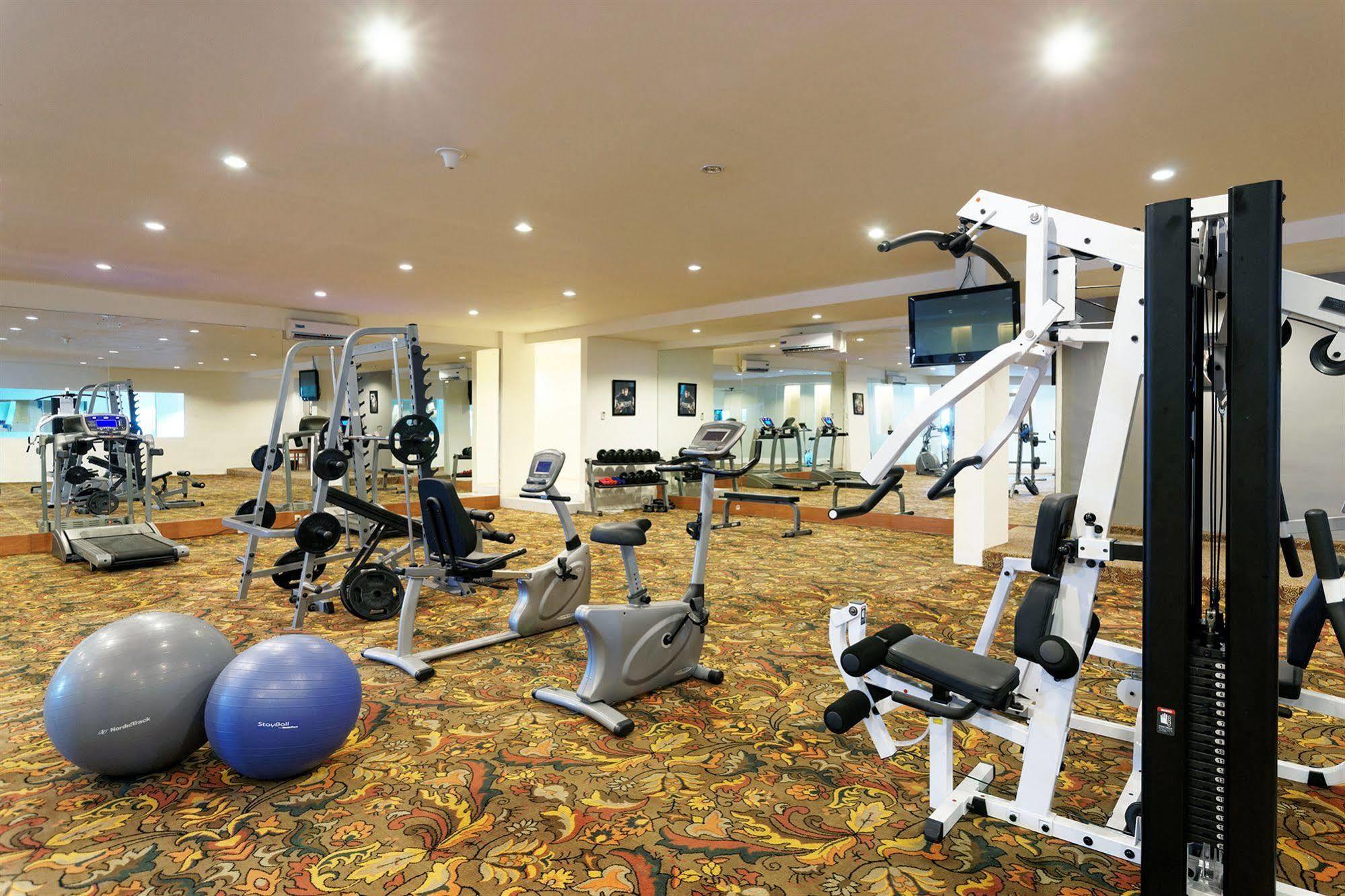 Kuta Station Hotel And Spa Бали Экстерьер фото